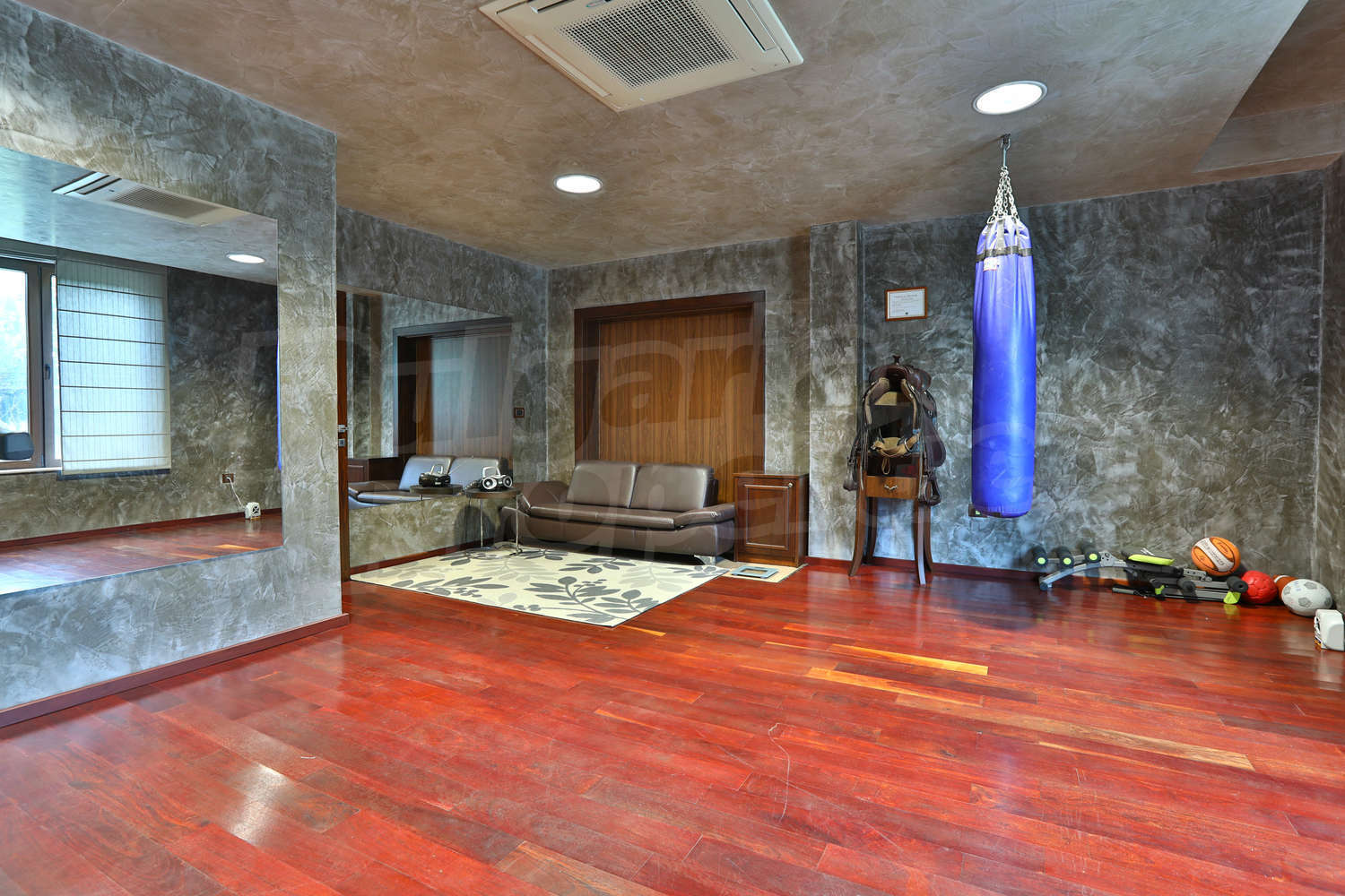 Gallery Picture 38