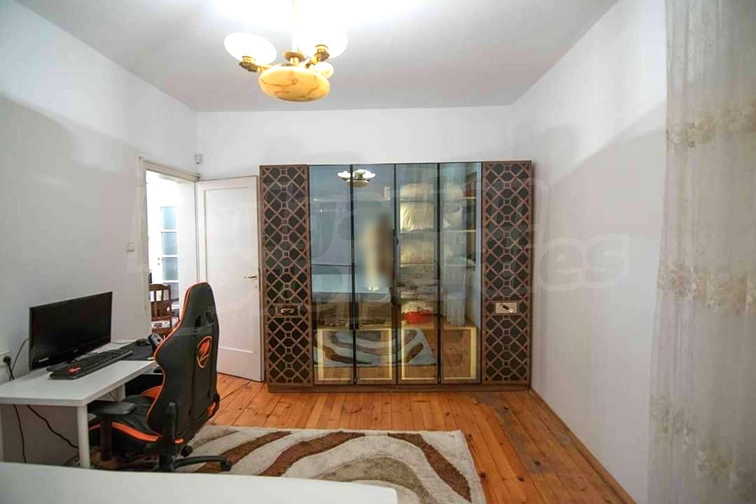 Gallery Picture 4