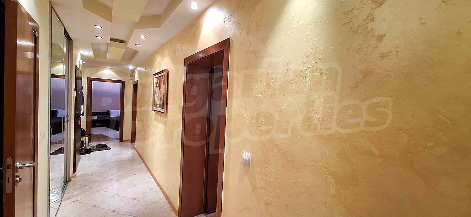 Gallery Picture 27