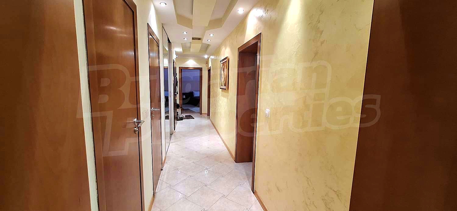 Gallery Picture 28