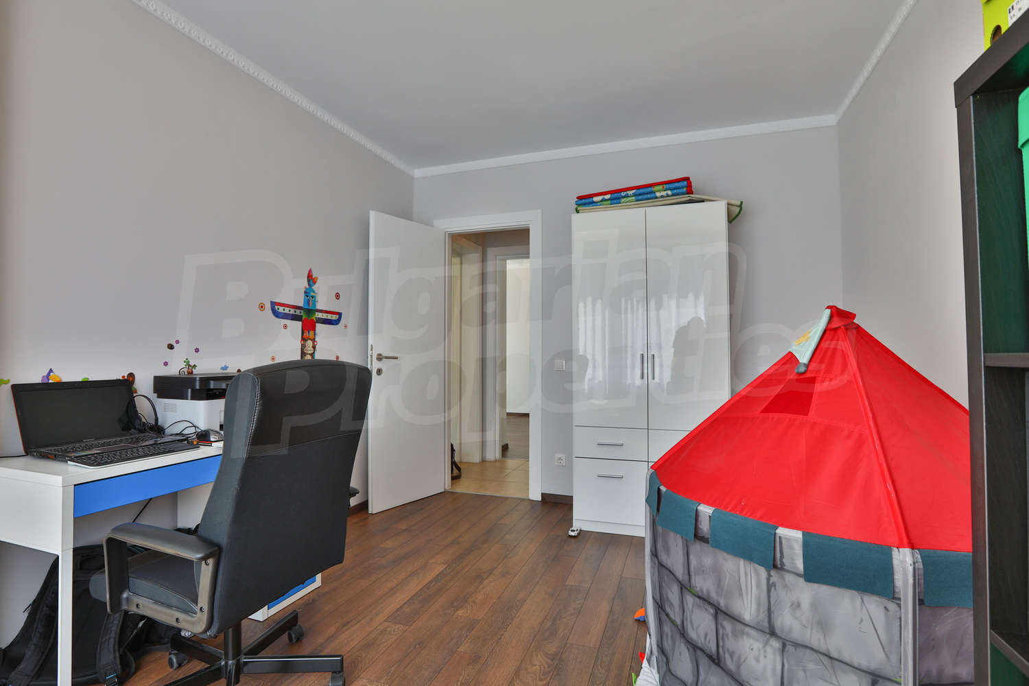 Gallery Picture 14