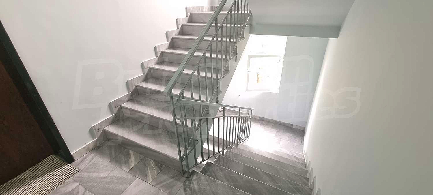 Gallery Picture 32