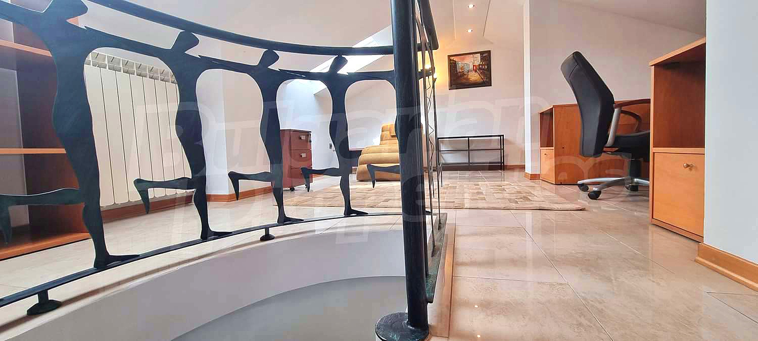 Gallery Picture 13