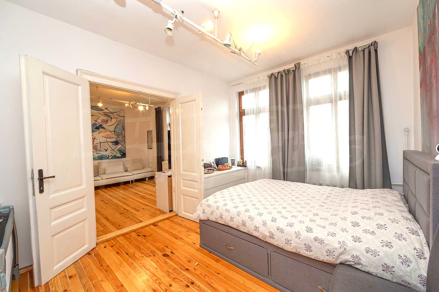 Gallery Picture 10