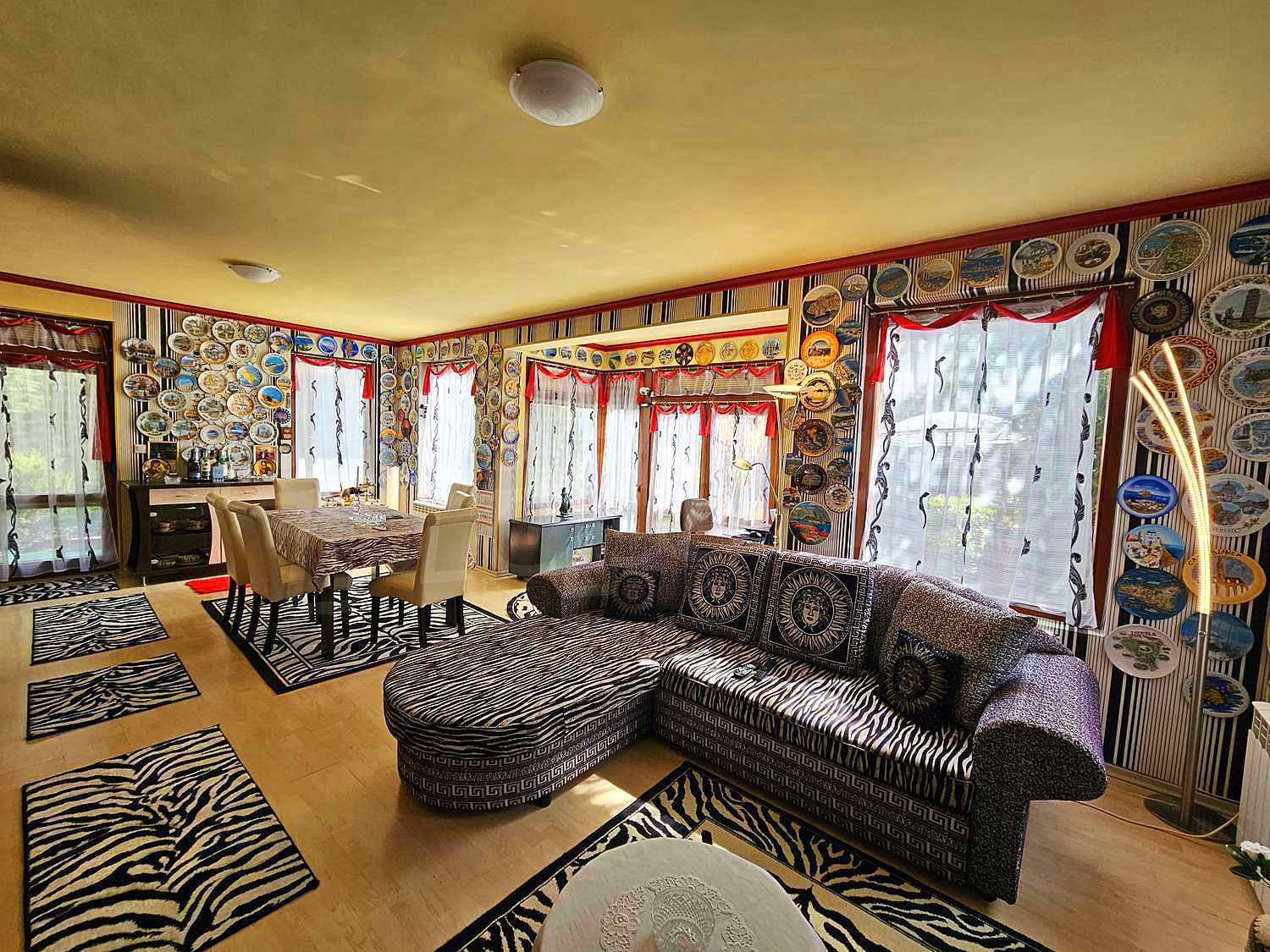 Gallery Picture 10