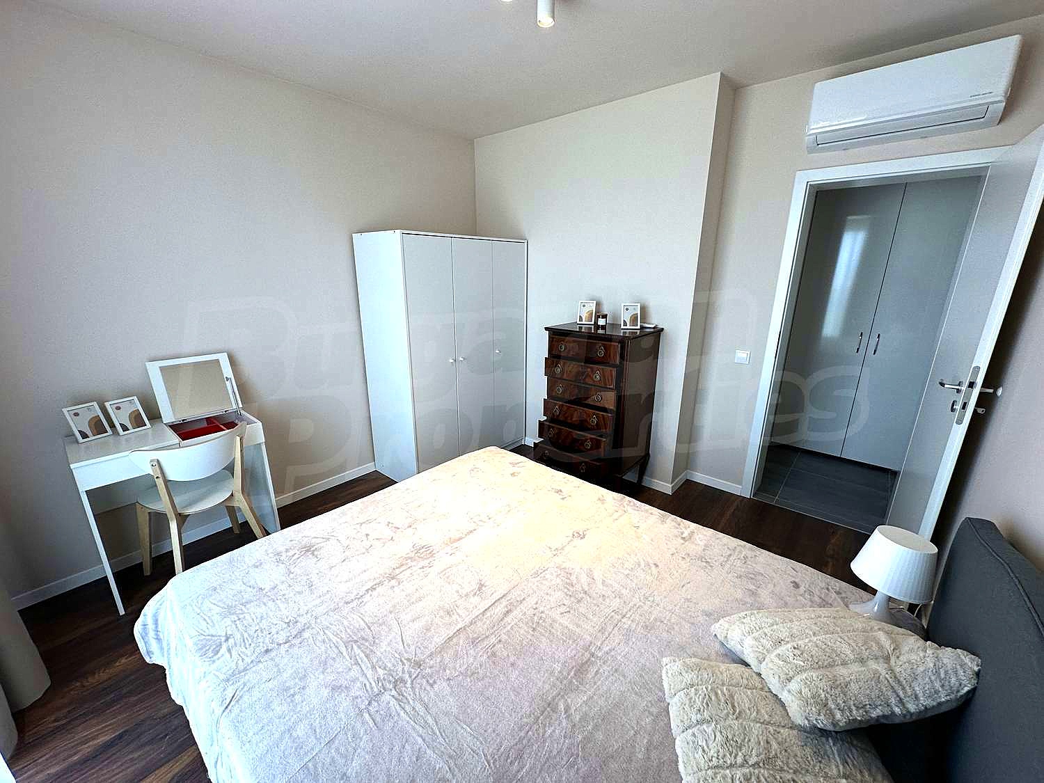 Gallery Picture 8