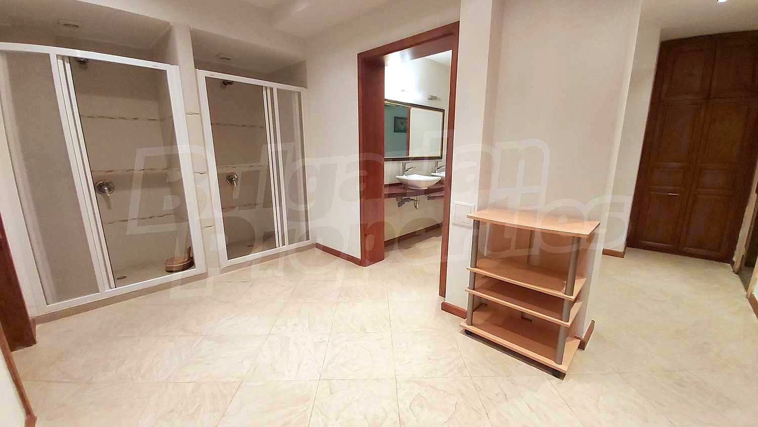 Gallery Picture 16
