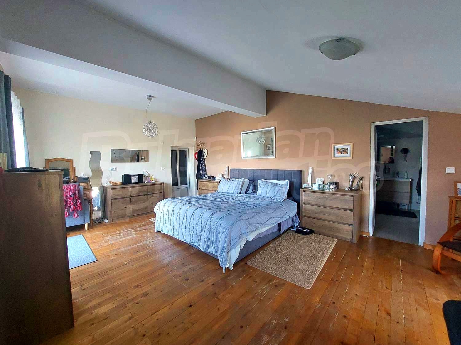 Gallery Picture 29