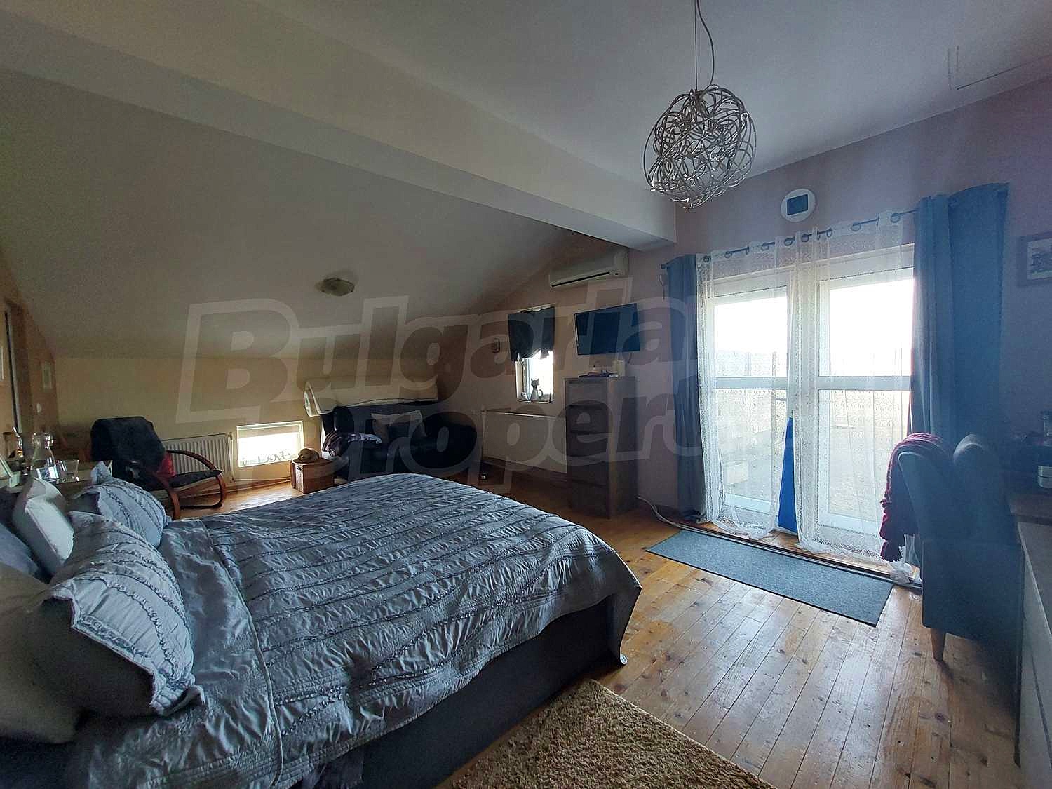 Gallery Picture 30
