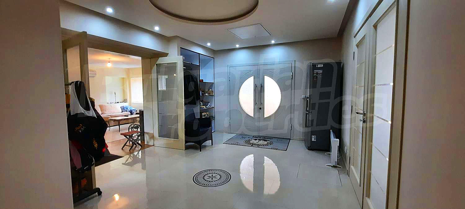Gallery Picture 5