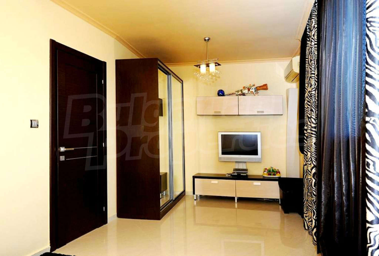 Gallery Picture 9