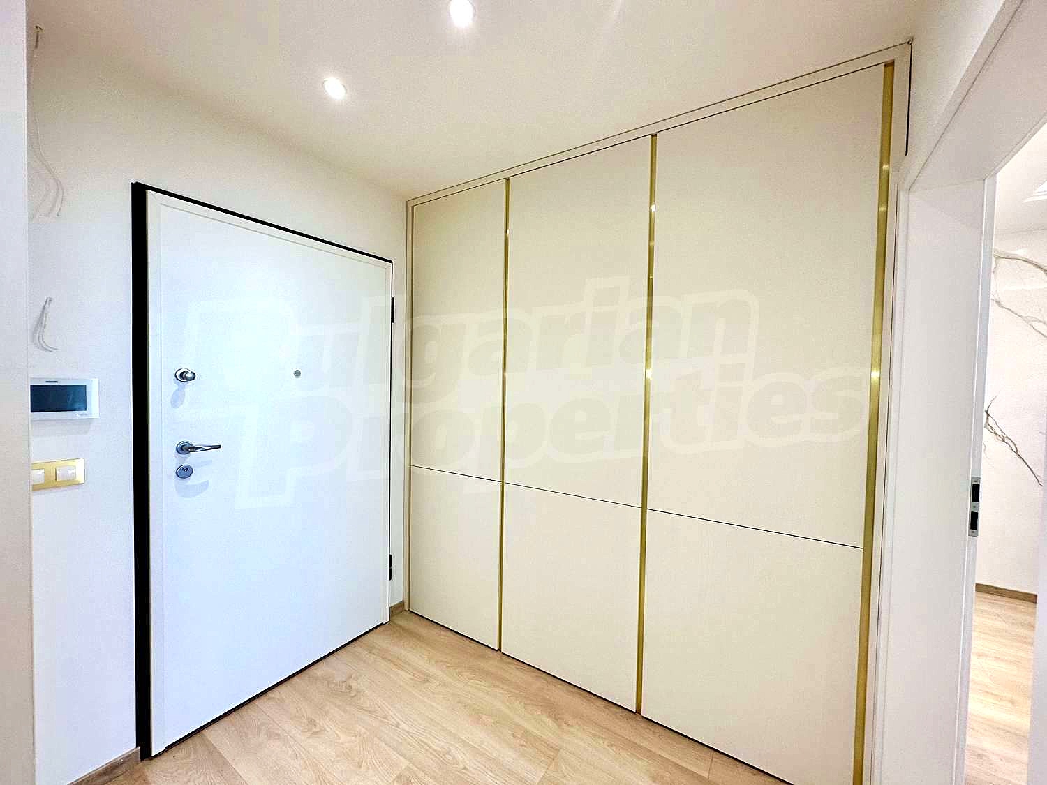 Gallery Picture 10