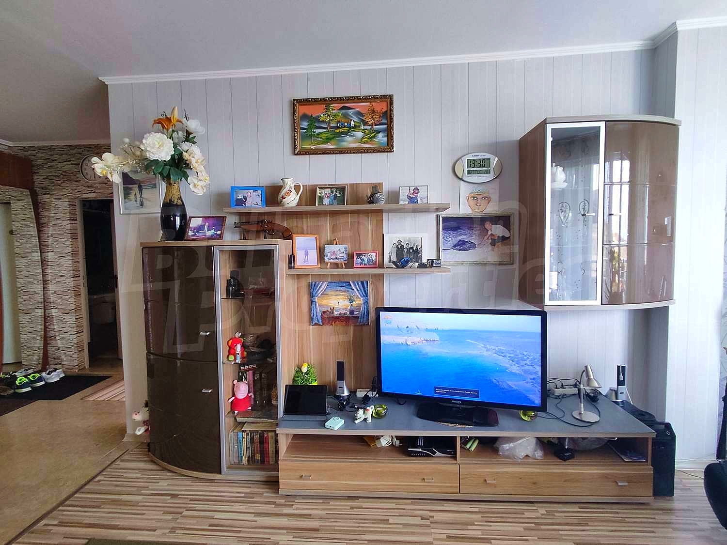 Gallery Picture 9