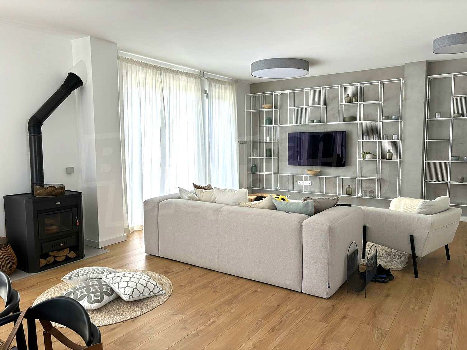 Gallery Picture 10