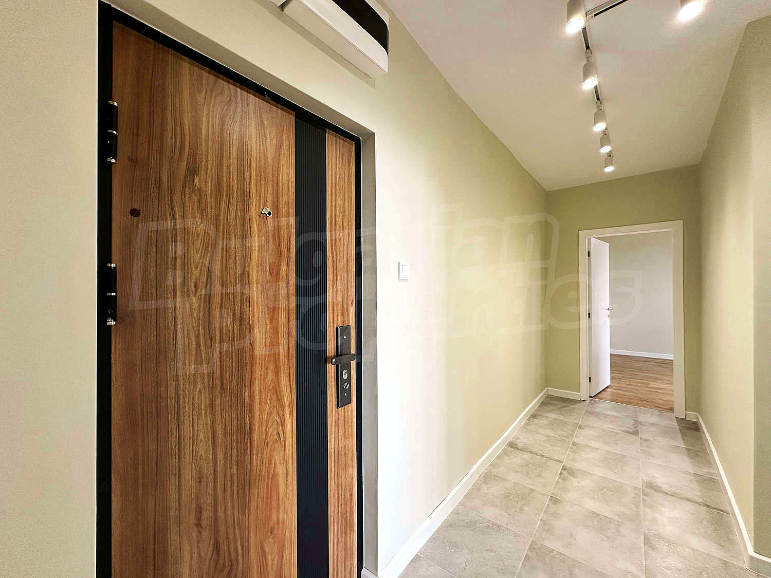 Gallery Picture 9
