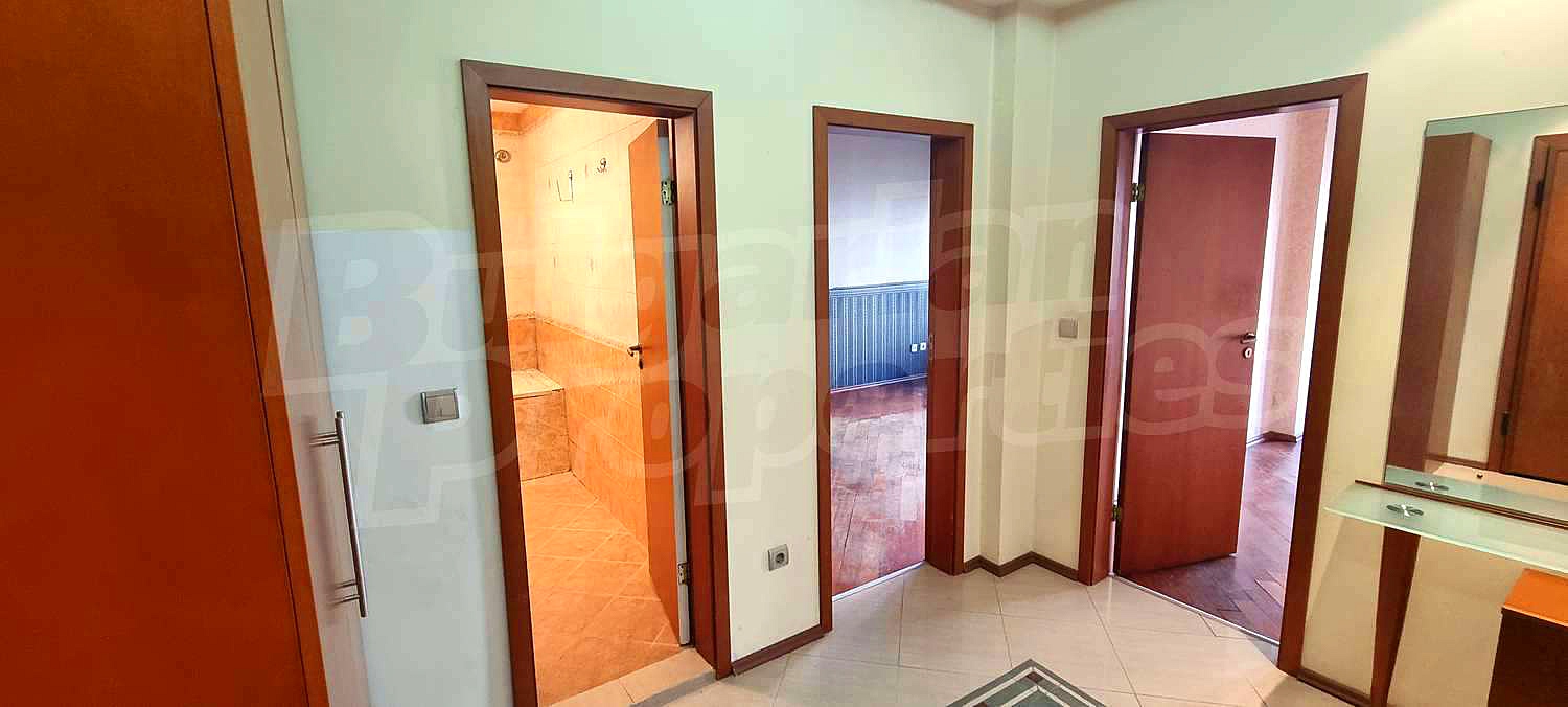 Gallery Picture 12