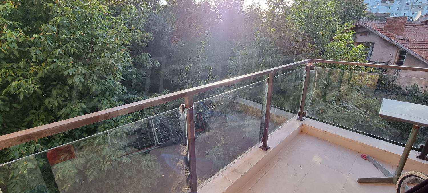 Gallery Picture 15