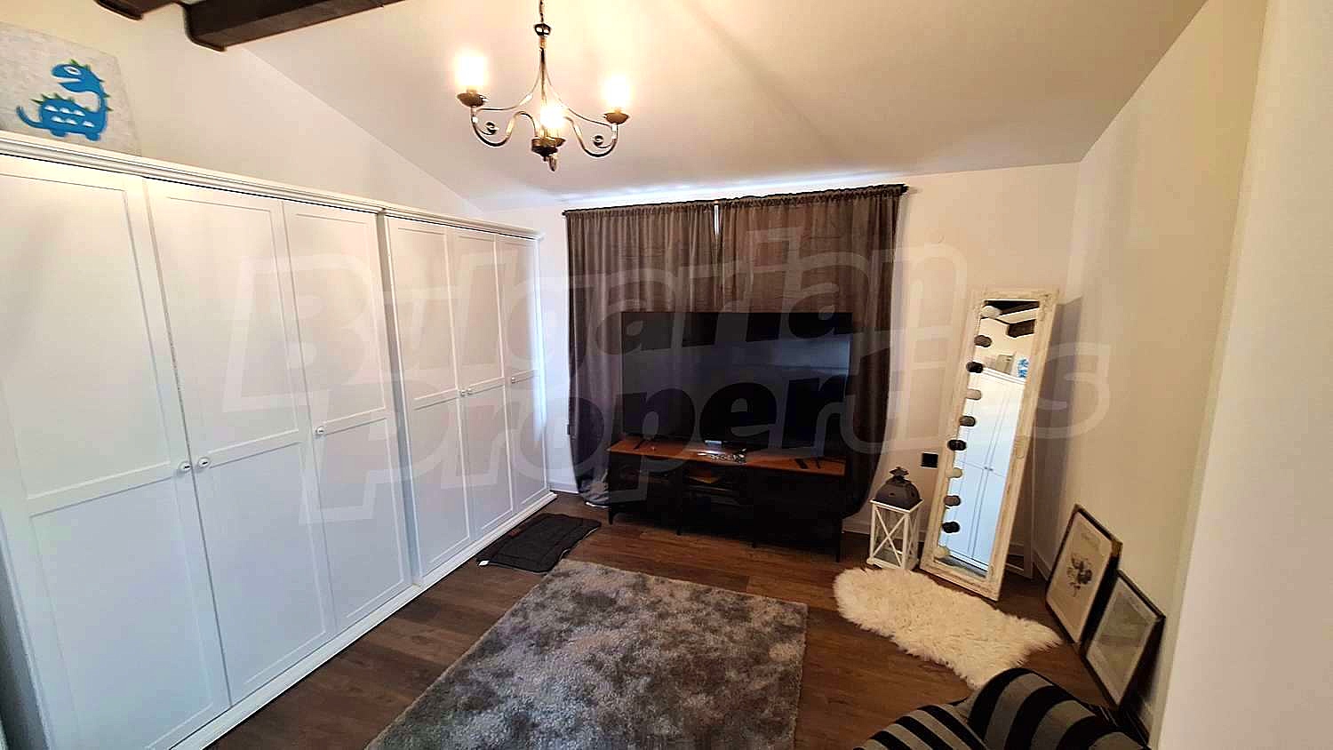 Gallery Picture 15