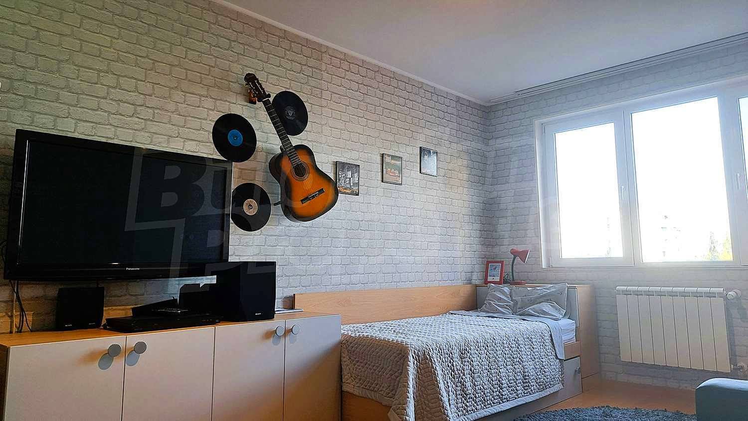 Gallery Picture 10