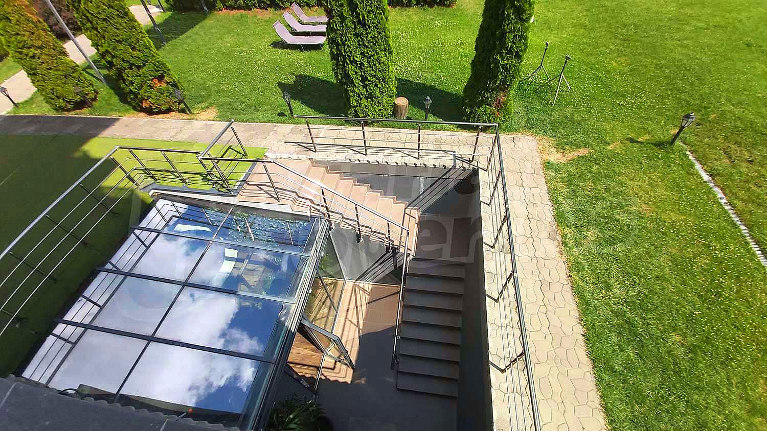 Gallery Picture 15