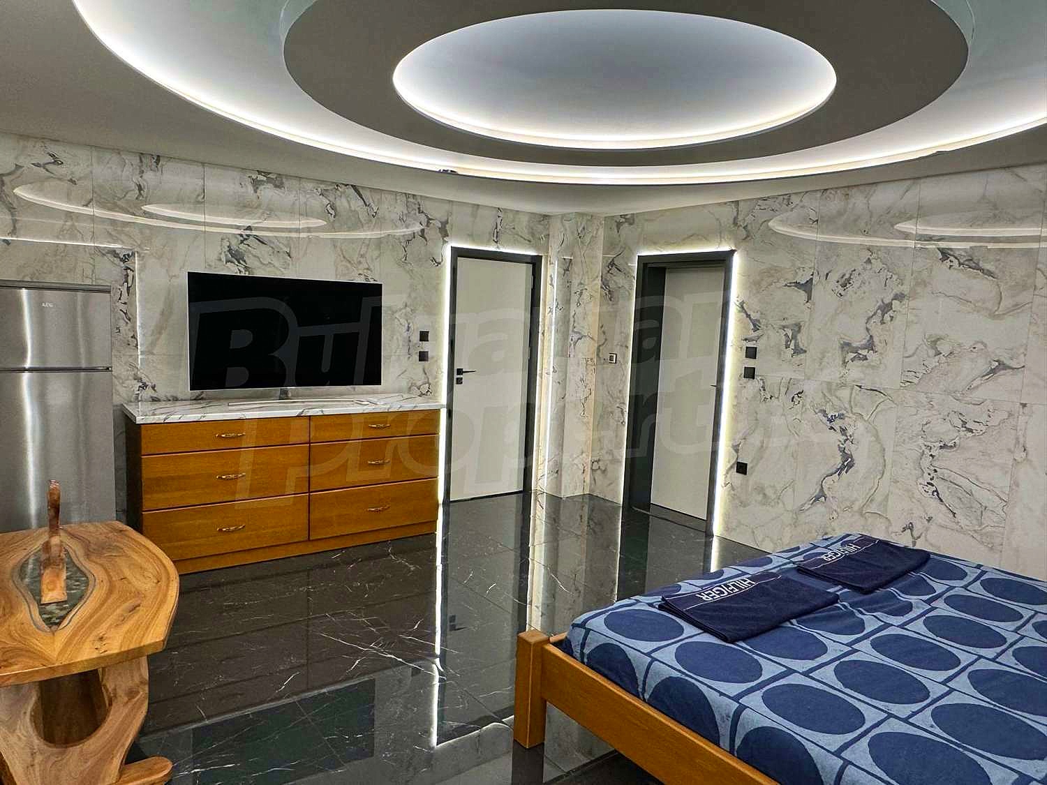 Gallery Picture 10