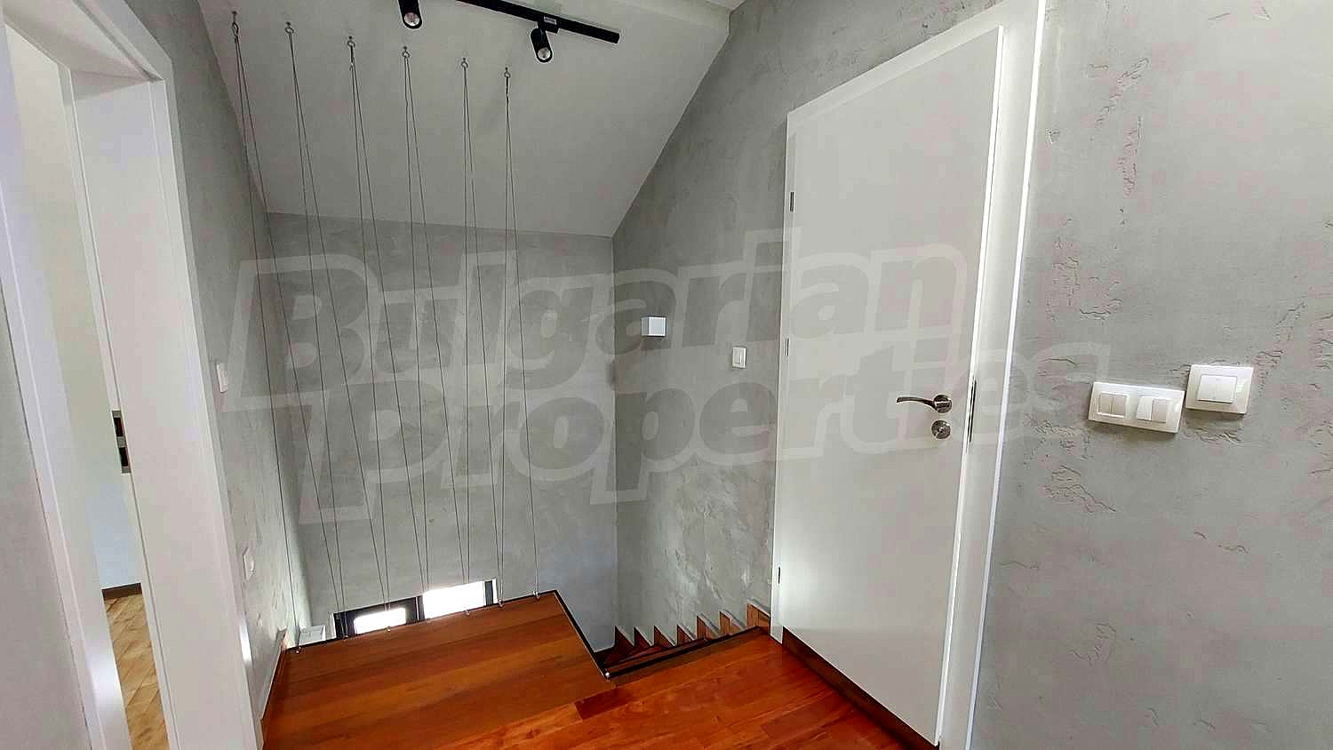 Gallery Picture 30