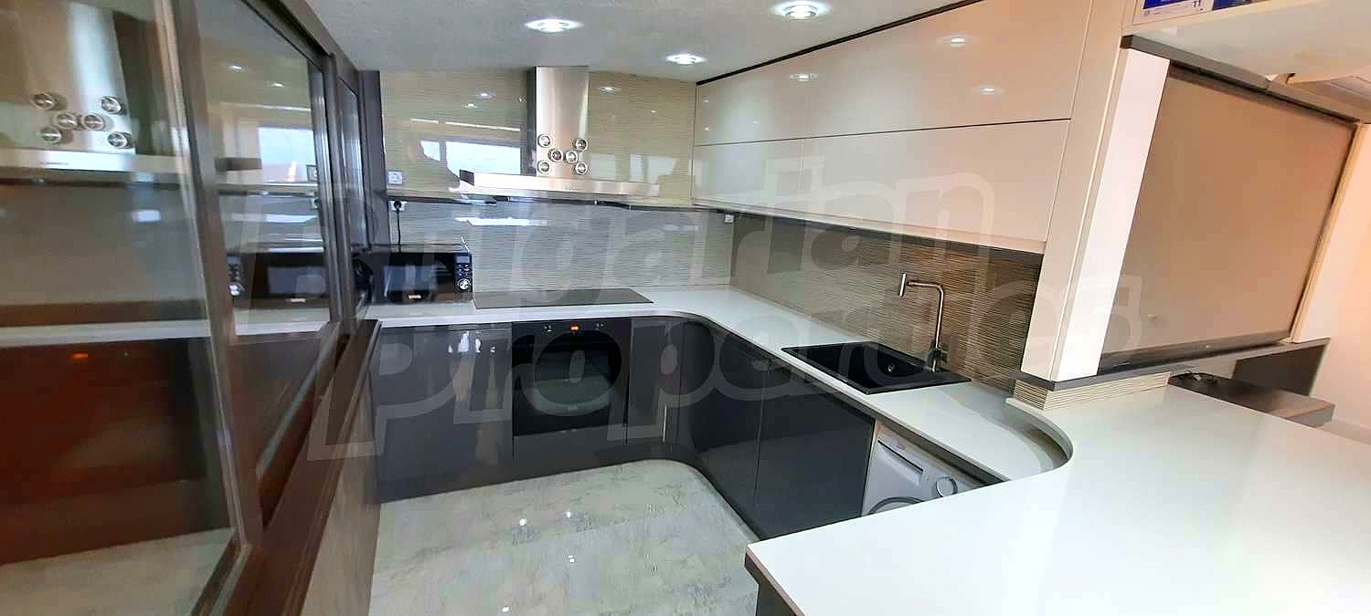 Gallery Picture 9