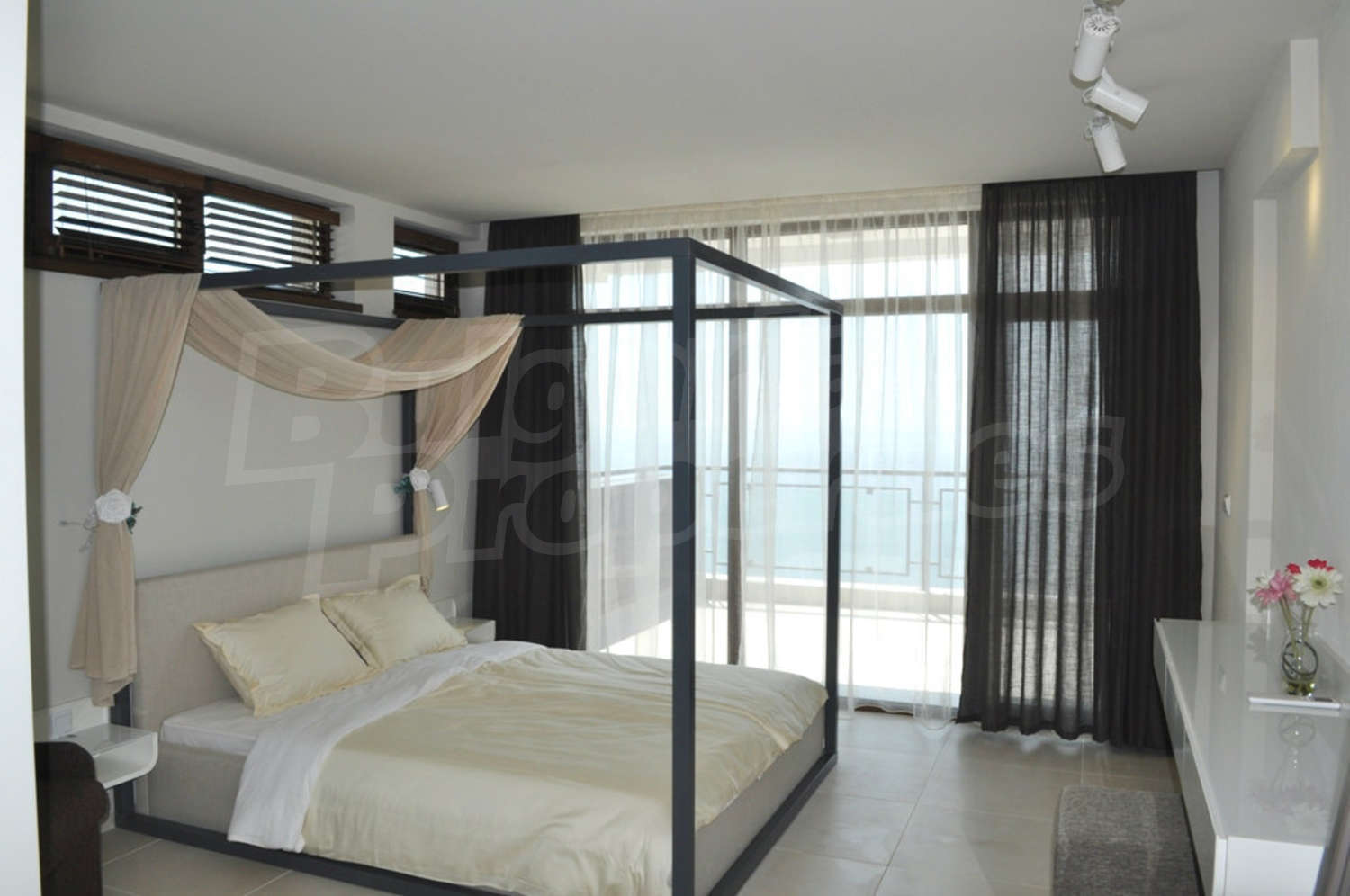 Gallery Picture 19