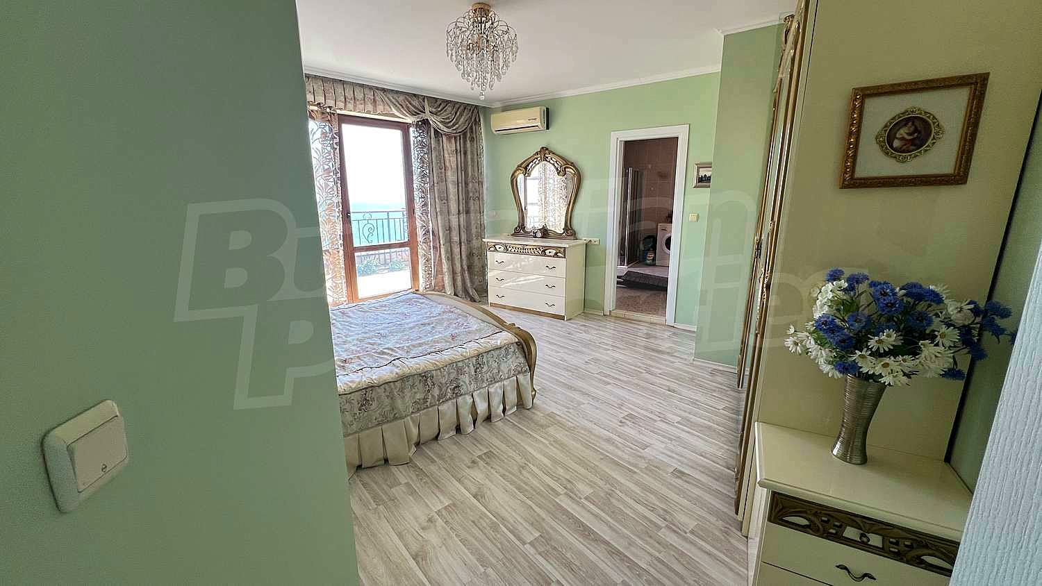 Gallery Picture 13