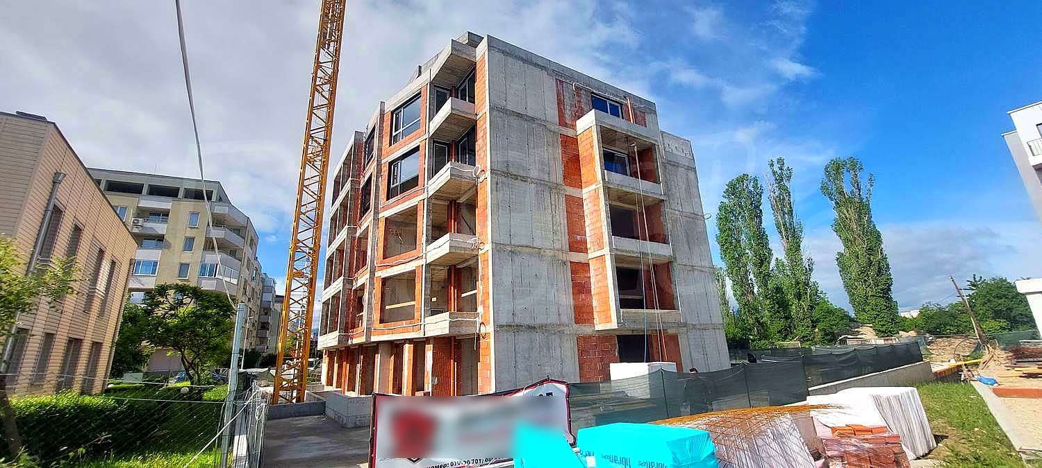 Gallery Picture 3