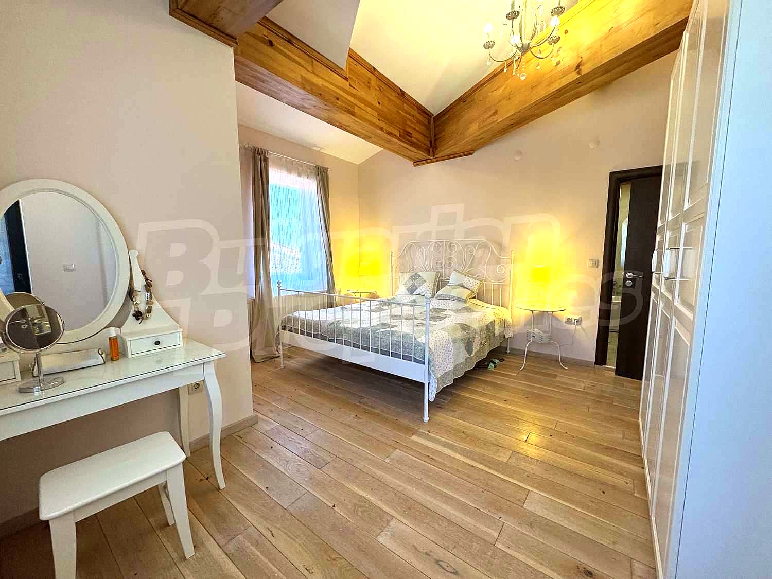 Gallery Picture 5