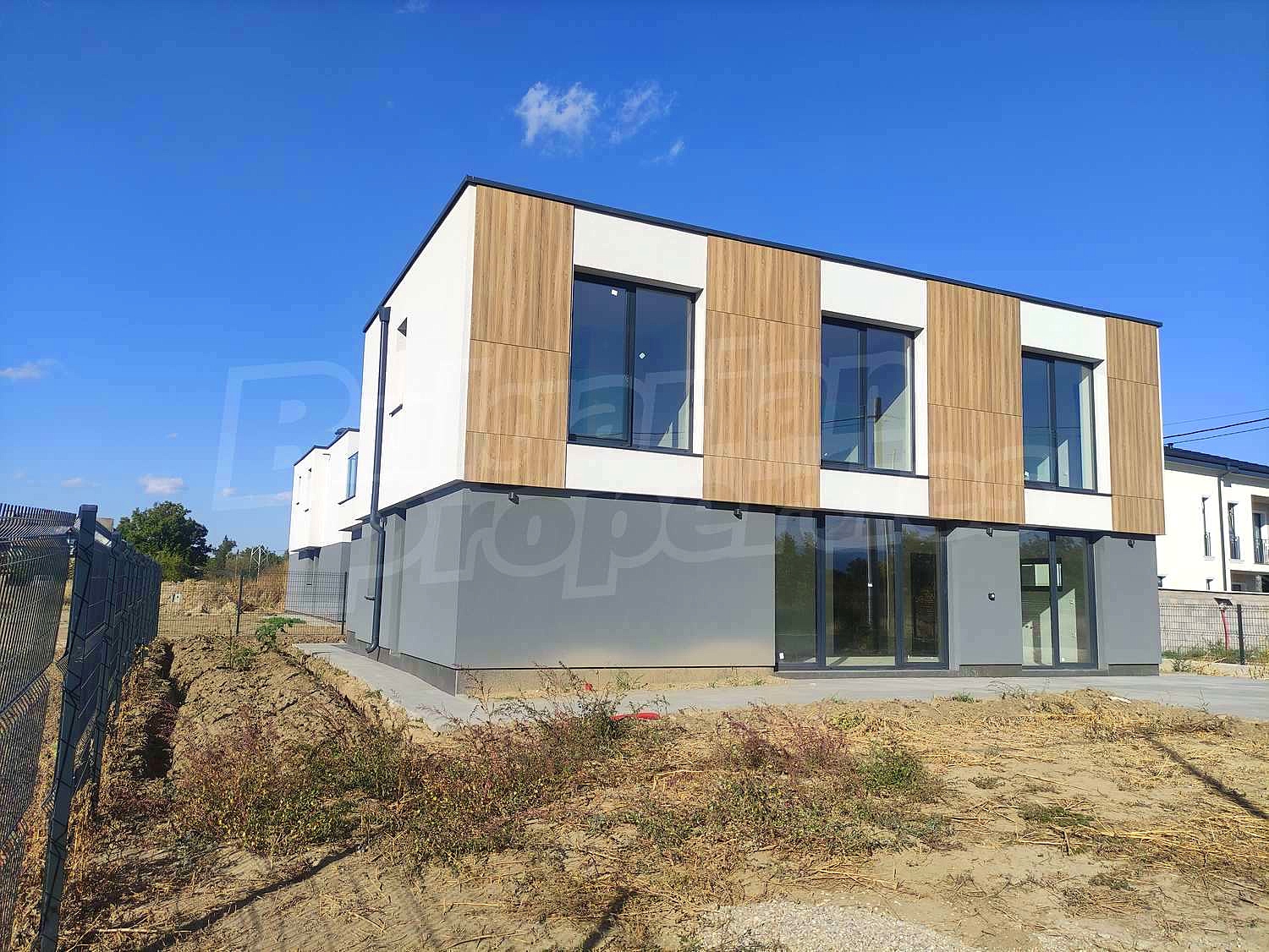 Gallery Picture 2