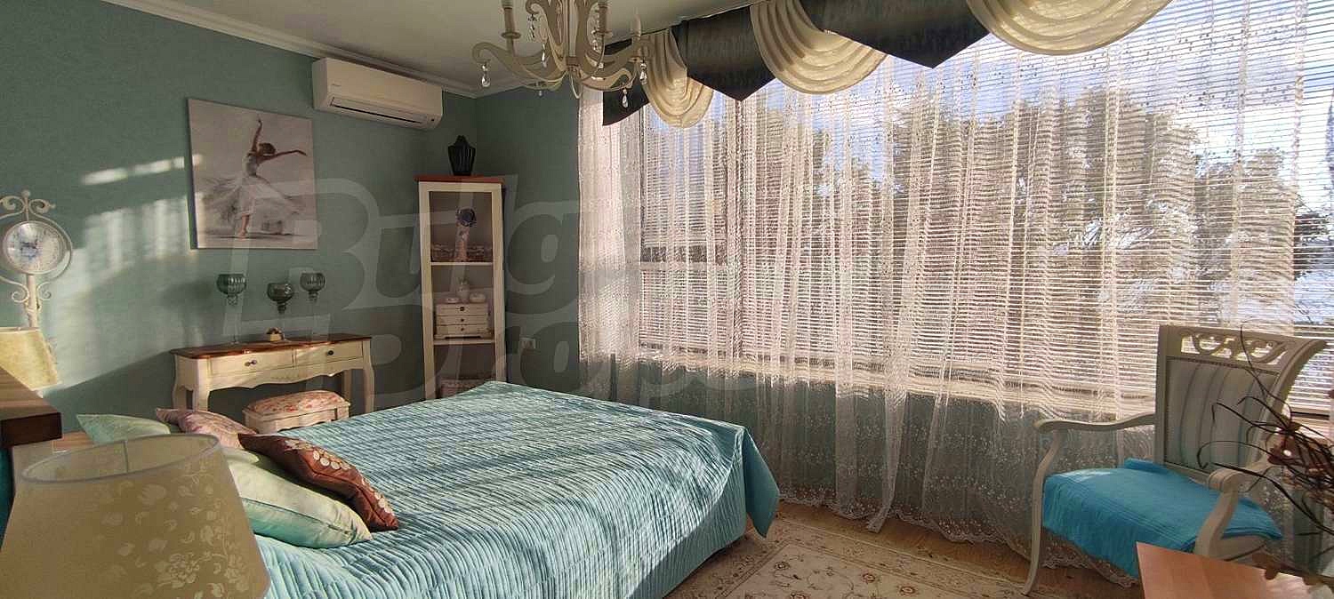 Gallery Picture 10