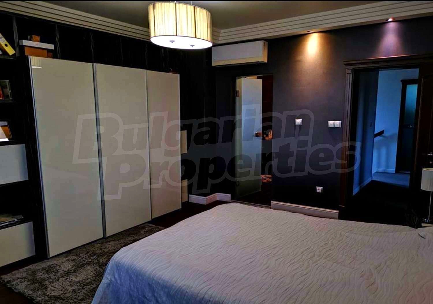 Gallery Picture 10