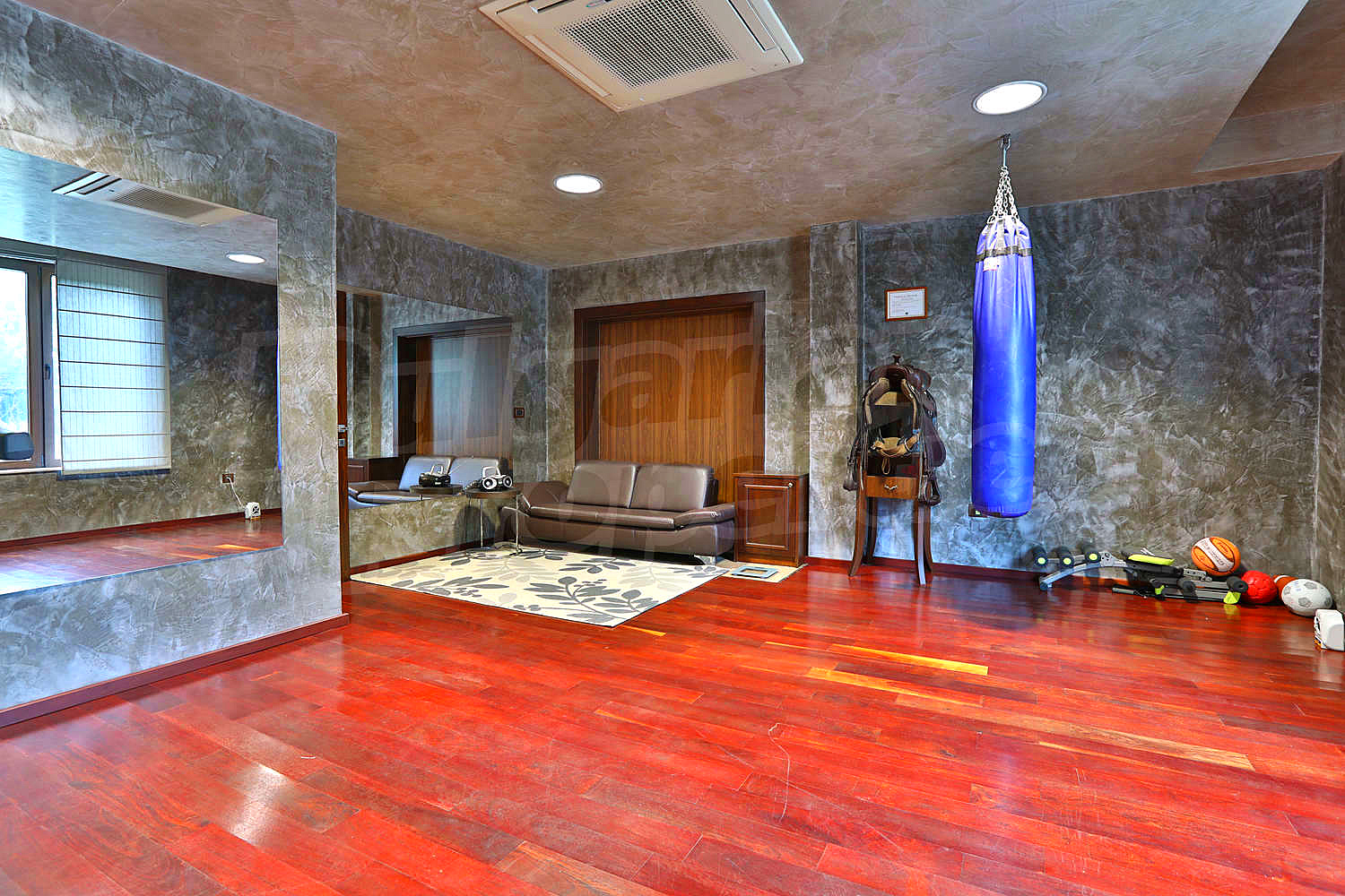 Gallery Picture 33