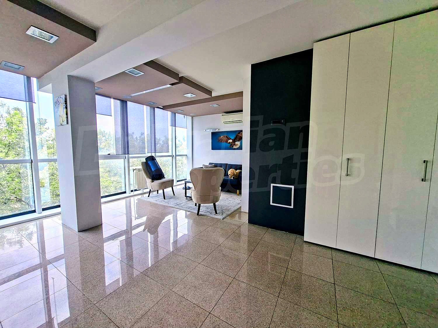 Gallery Picture 4