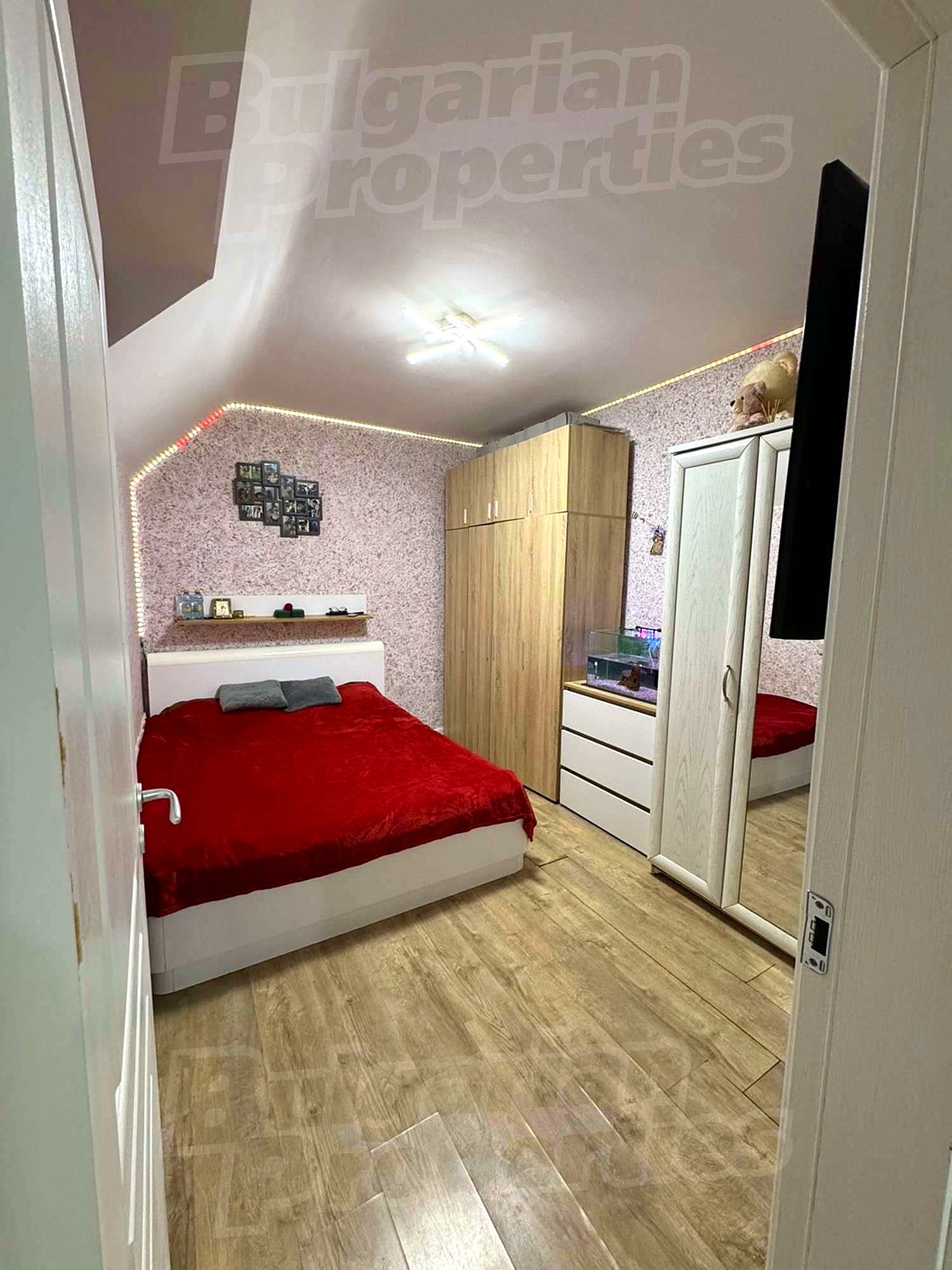 Gallery Picture 4