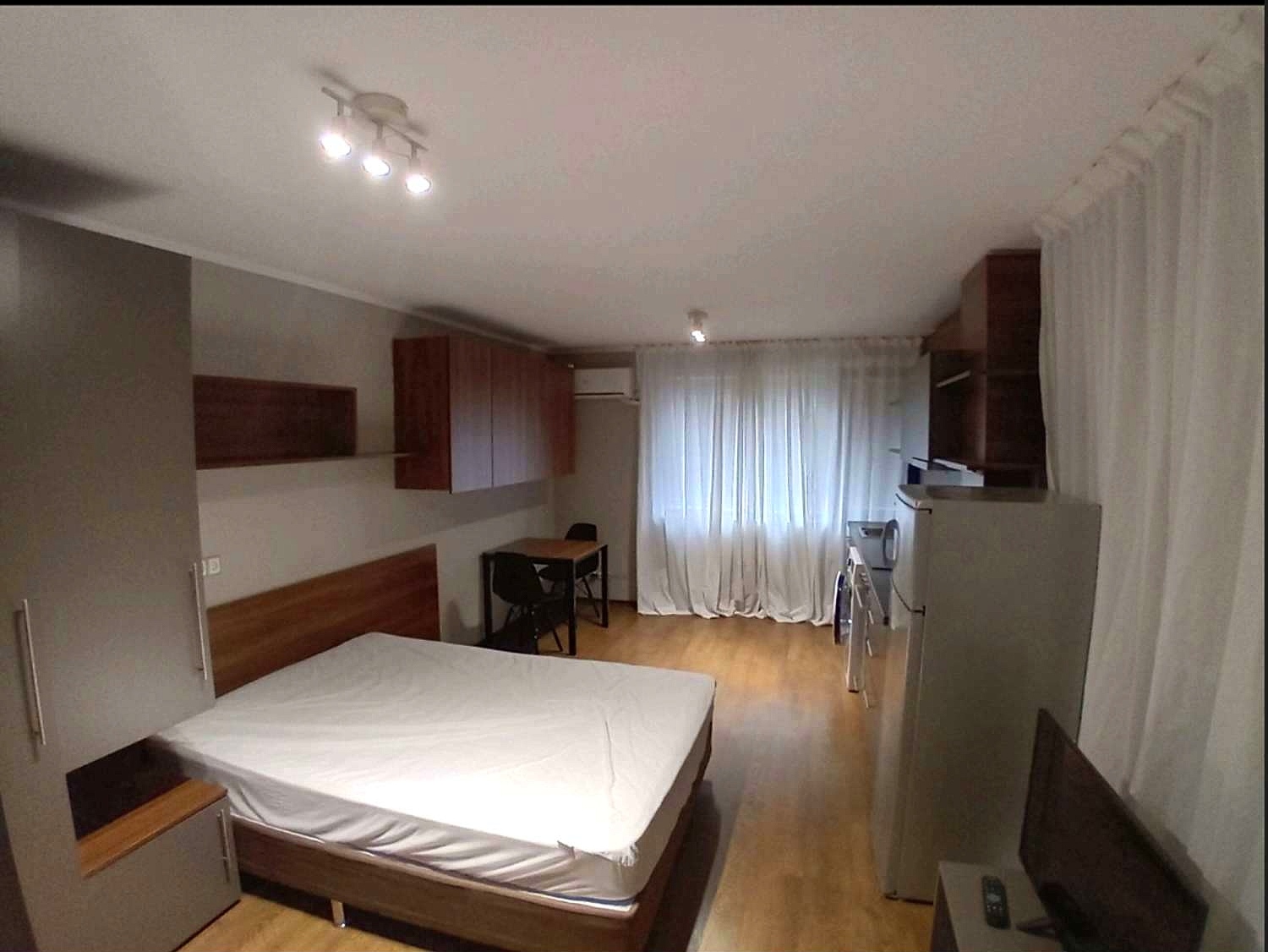 Gallery Picture 4