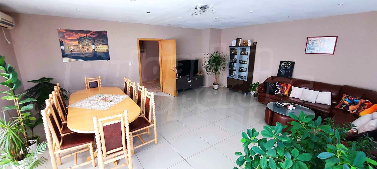 Gallery Picture 23