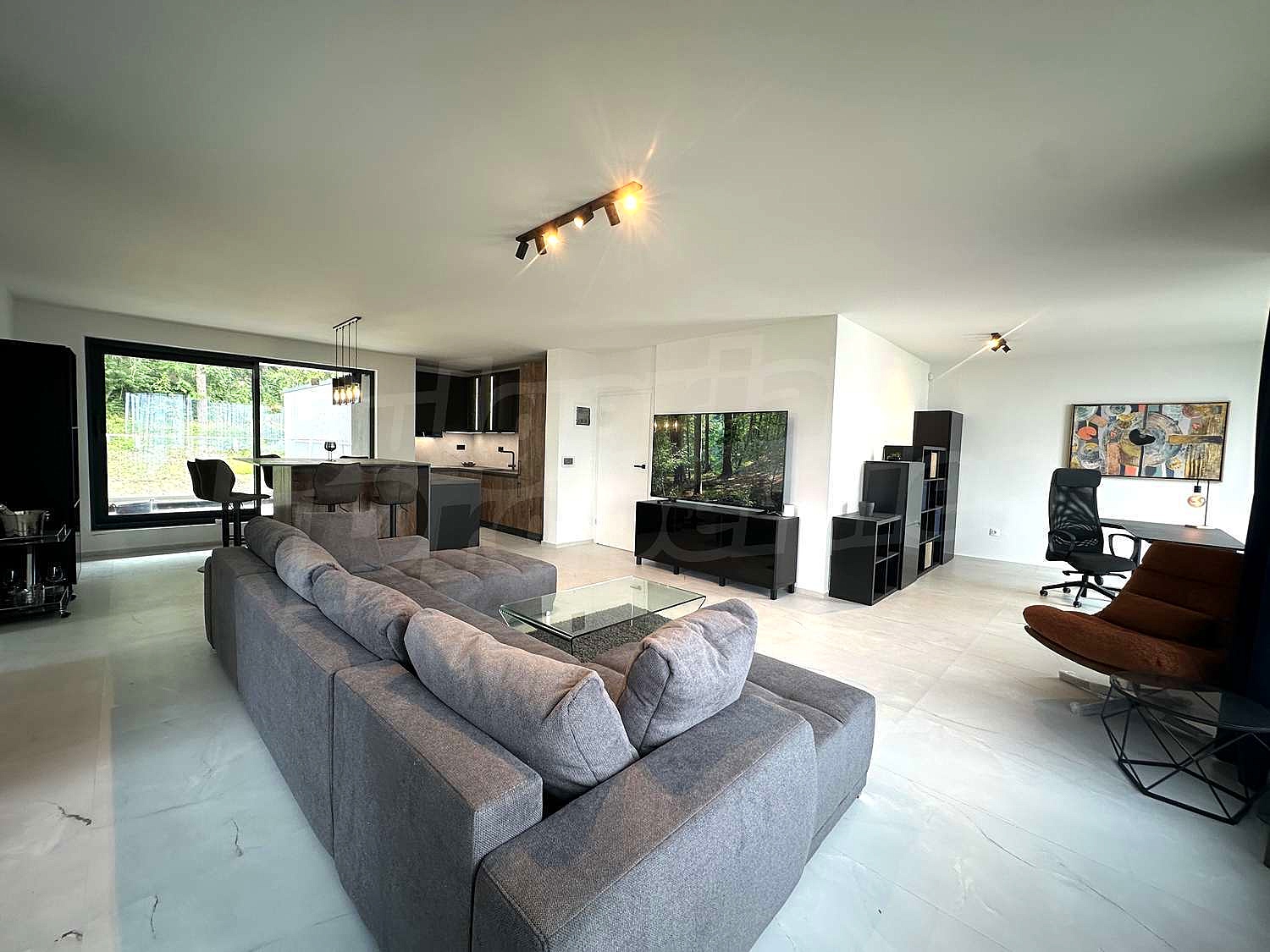Gallery Picture 2