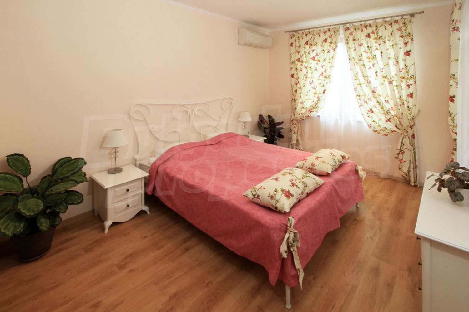 Gallery Picture 28
