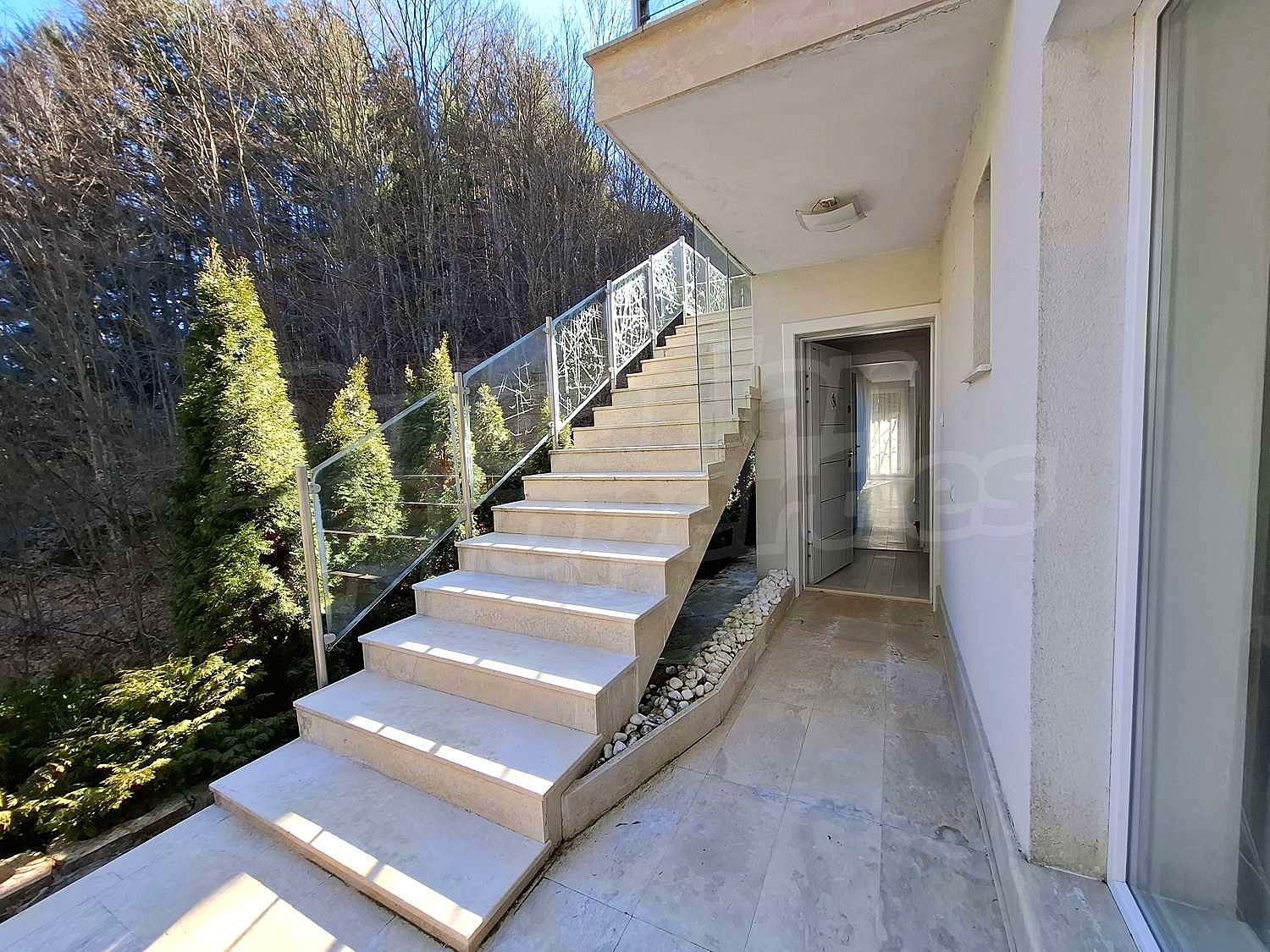 Gallery Picture 11
