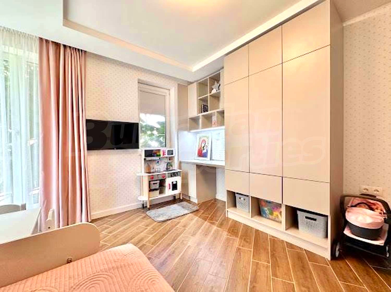 Gallery Picture 12