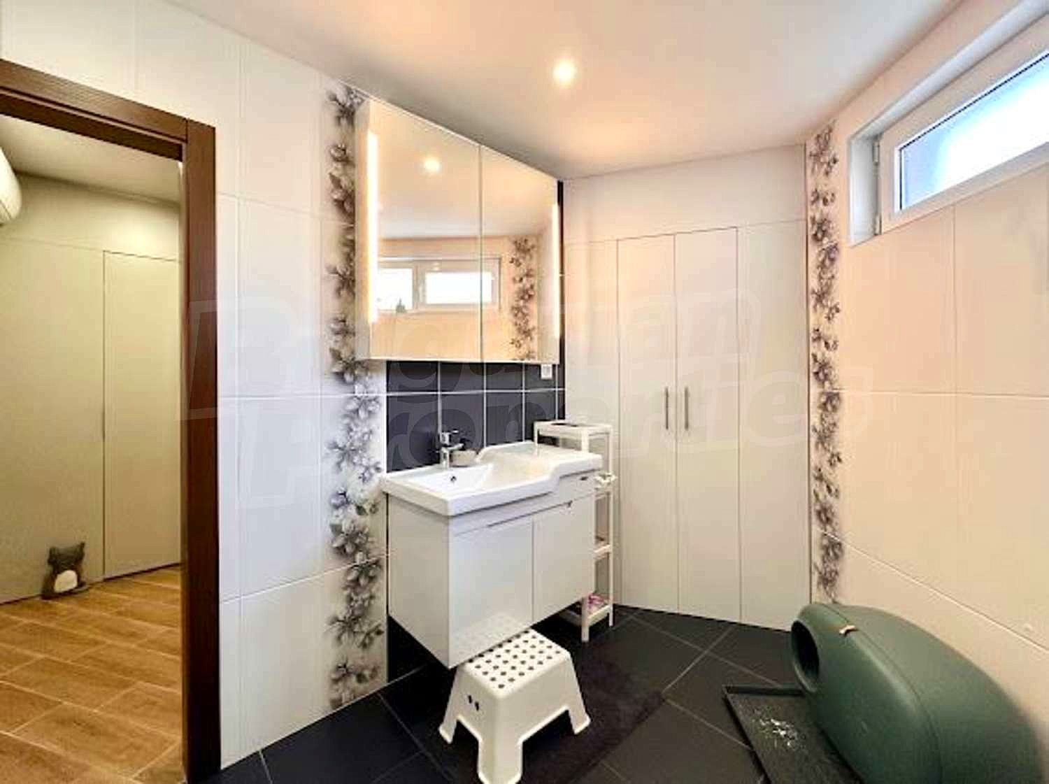 Gallery Picture 15
