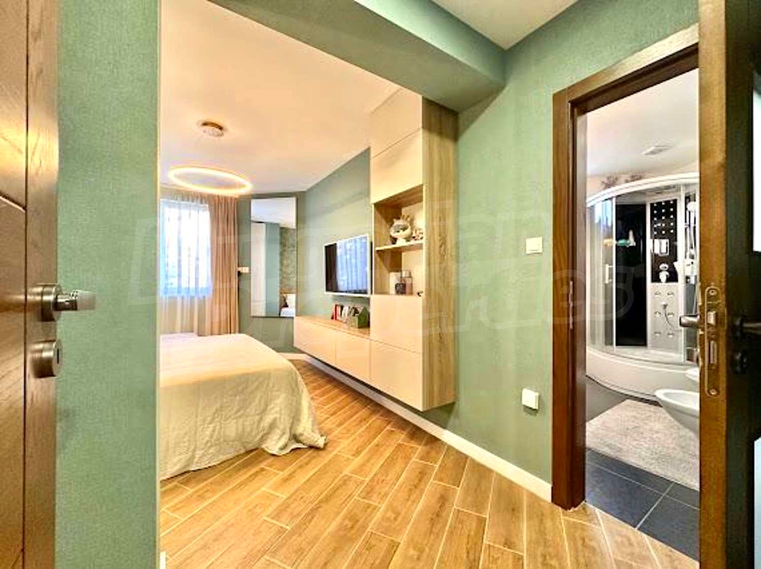 Gallery Picture 8