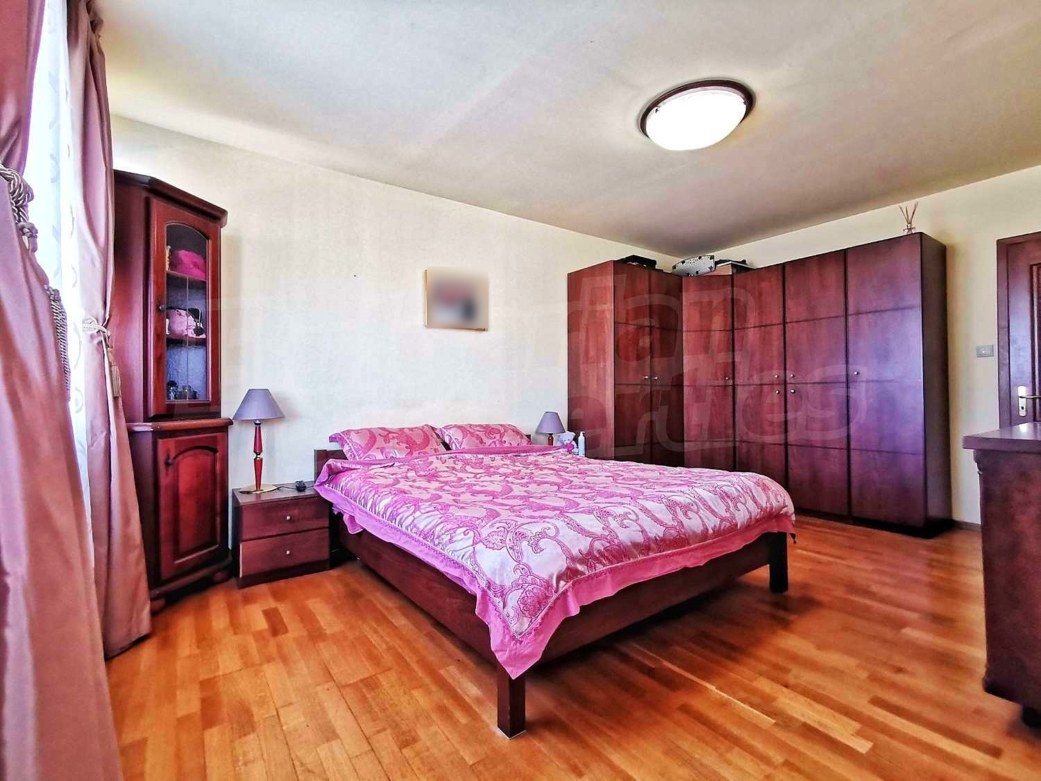 Gallery Picture 8