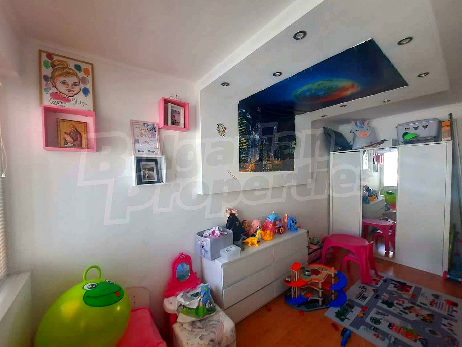 Gallery Picture 9