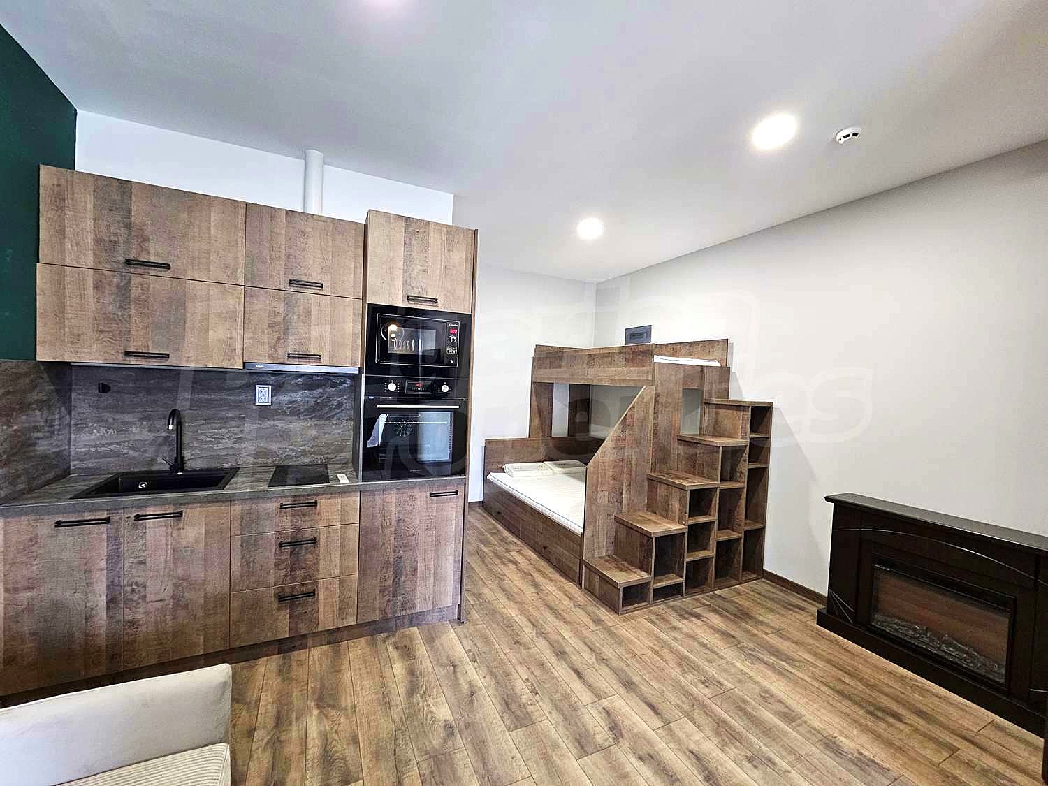 Gallery Picture 4