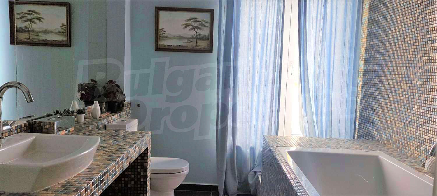 Gallery Picture 13