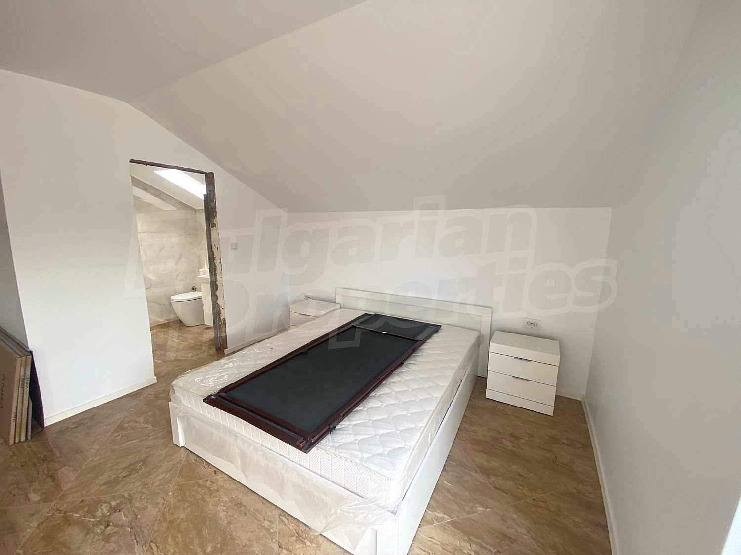Gallery Picture 35